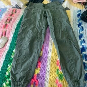 Athleta Trekkie Jogger Pant Olive Green Size 2